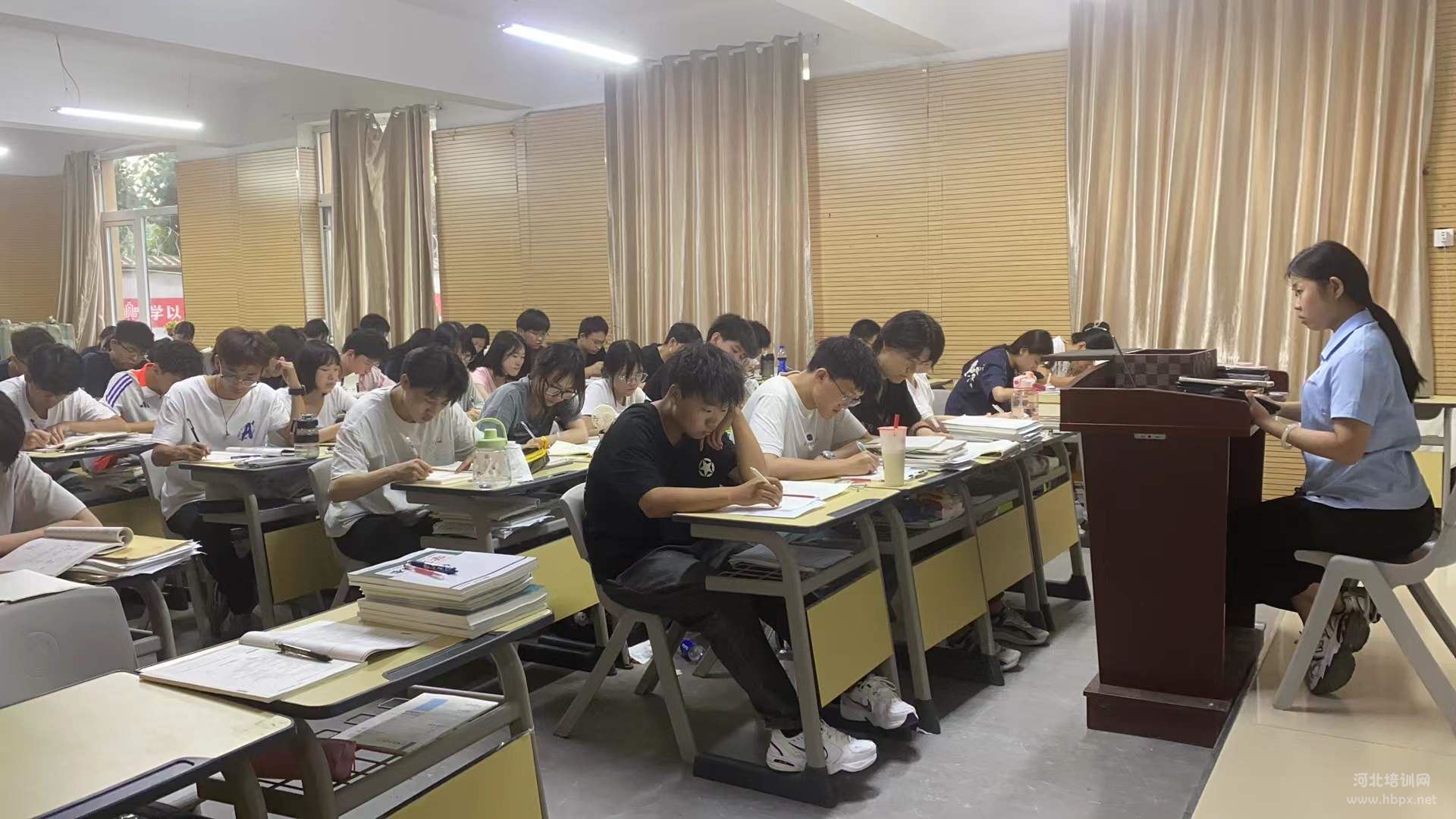 精英单招升学中心教室盯班自习