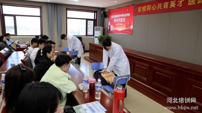 石家庄冀联家长开放日活动开幕式现场的教学成果展示环节