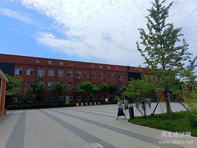 石家庄精英艺术高中校园一景
