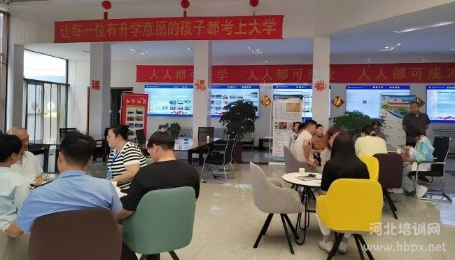 石家庄铁路职业高级技工学校老师接待讲解