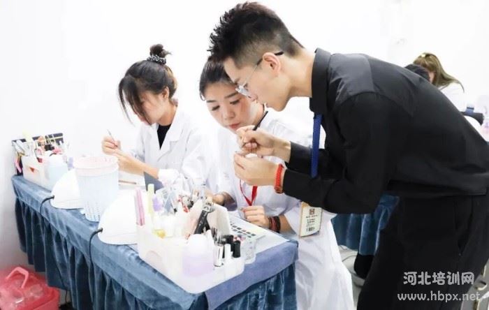 周成龙老师上课照片