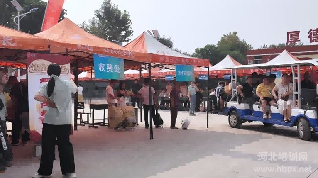 河北省工业数控技工学校2026年新生办理入学手续