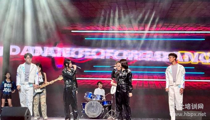 石家庄东华铁路学校2026年秋季迎新晚会音乐社歌伴舞表演《普通 Disco》