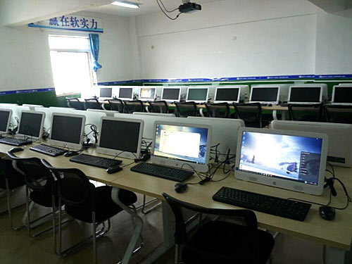 秦皇岛升华中专学校计算机实训室