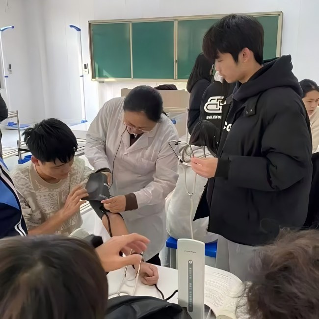 河北和平医疗卫生学校护理专业实训课讲解